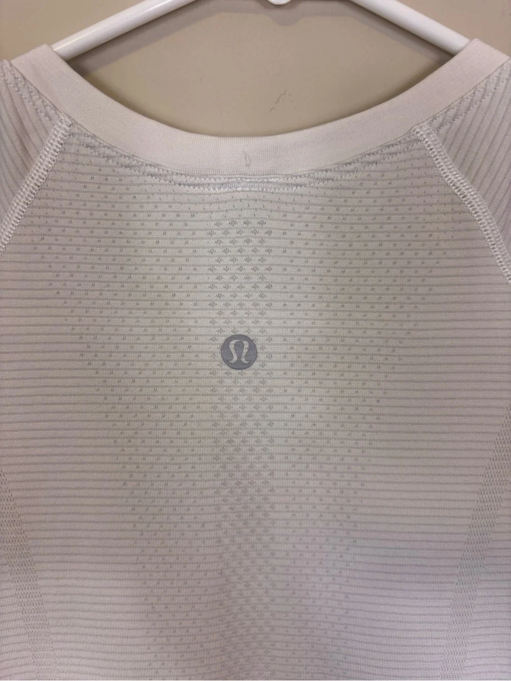 lululemon athletica White Swiftly Tech Short Sleeve Athletic Tshirt Women’s 8
